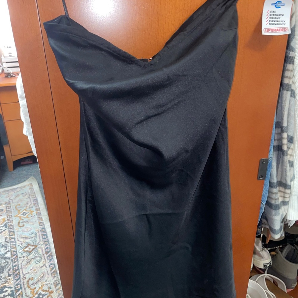Cute little black dress!